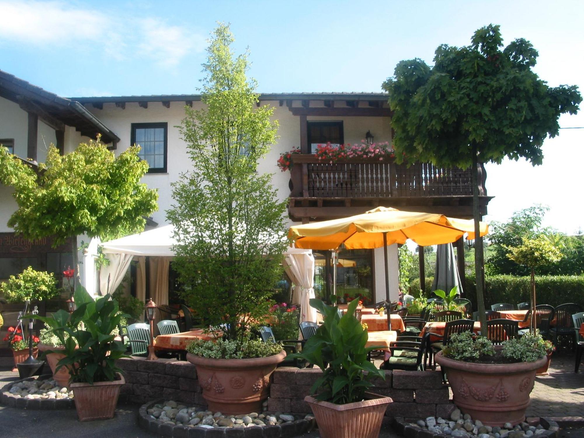 Restaurant Landgasthof Zum Wiesengrund Newel Екстериор снимка