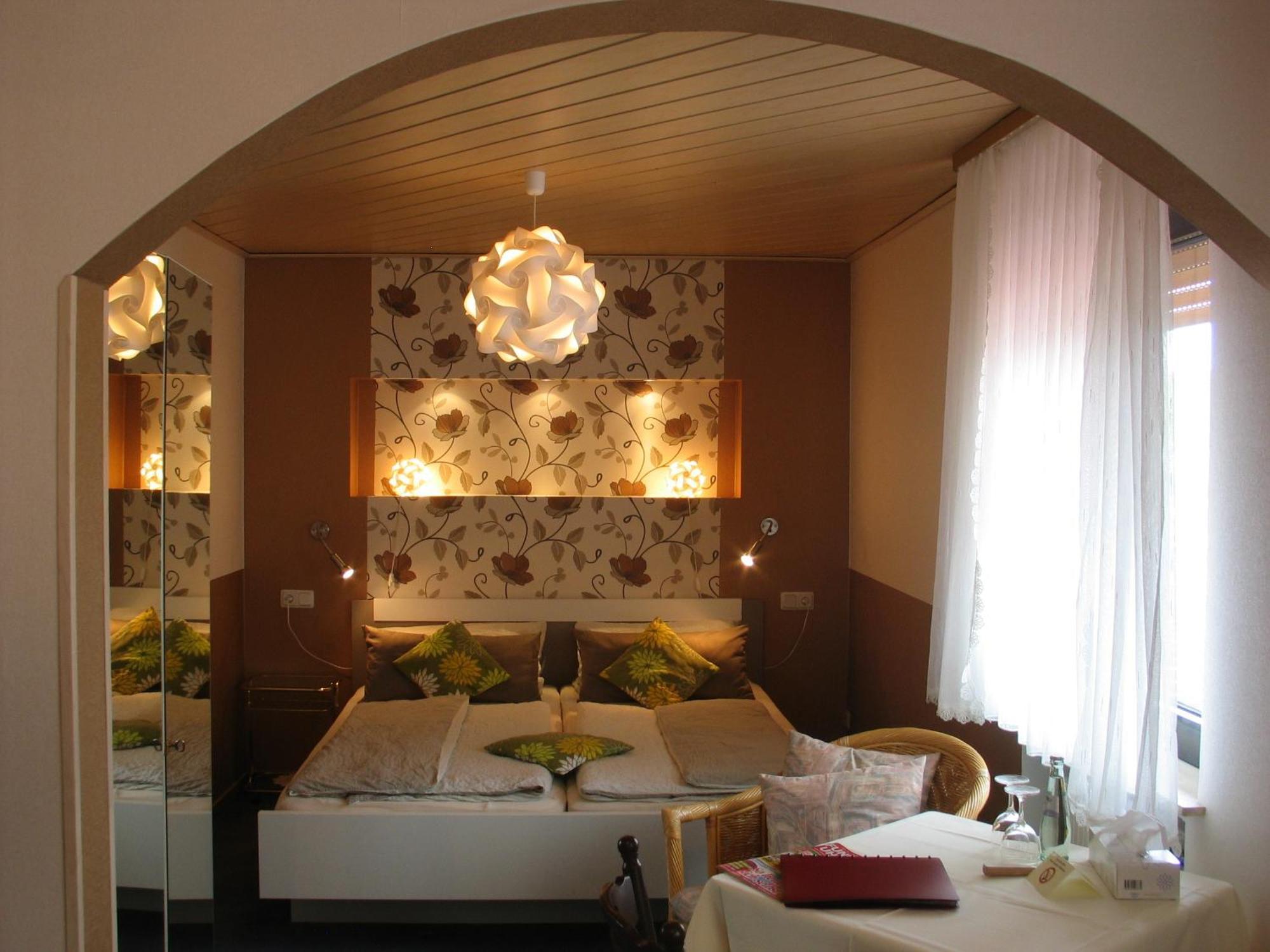 Restaurant Landgasthof Zum Wiesengrund Newel Стая снимка
