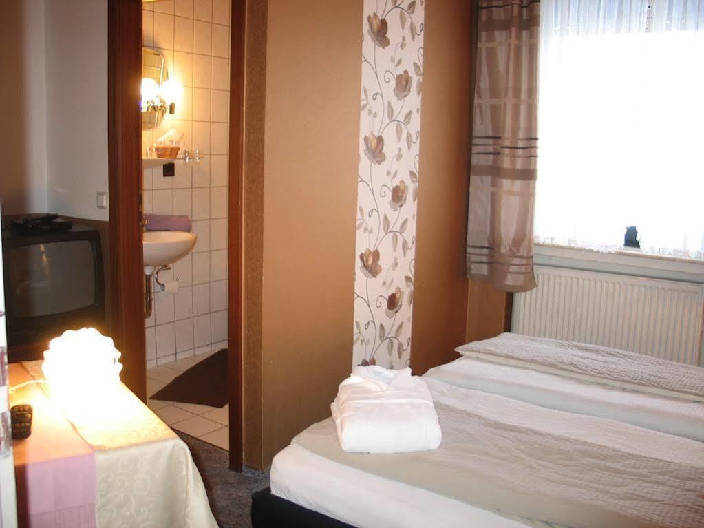 Restaurant Landgasthof Zum Wiesengrund Newel Екстериор снимка
